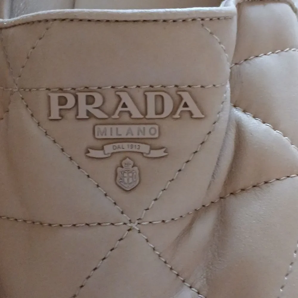 Prada - Picture 2 of 10